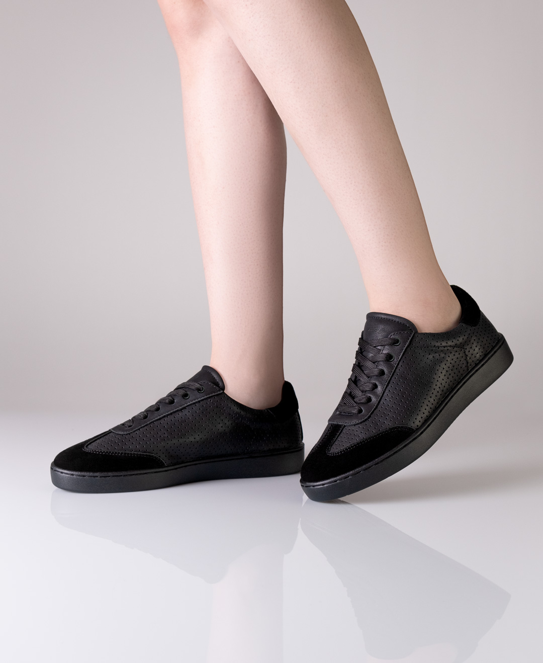 Suny sneaker 7030 for women made of full-grain leather in black