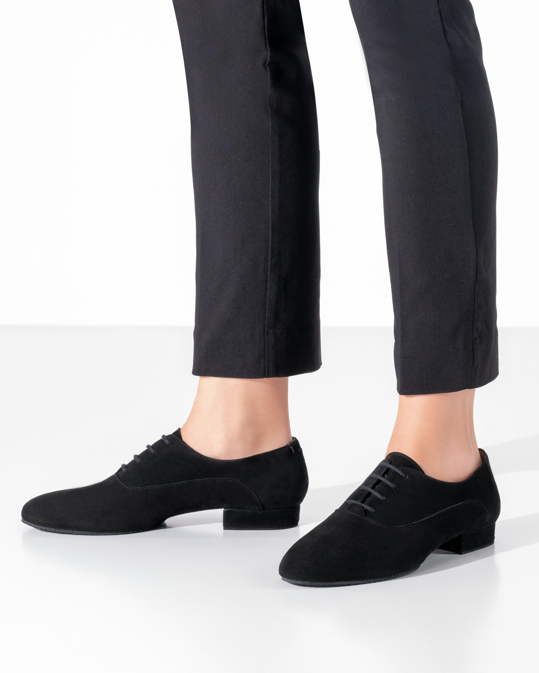 Training dance shoe with split sole made of suede leather for lacing by Werner Kern