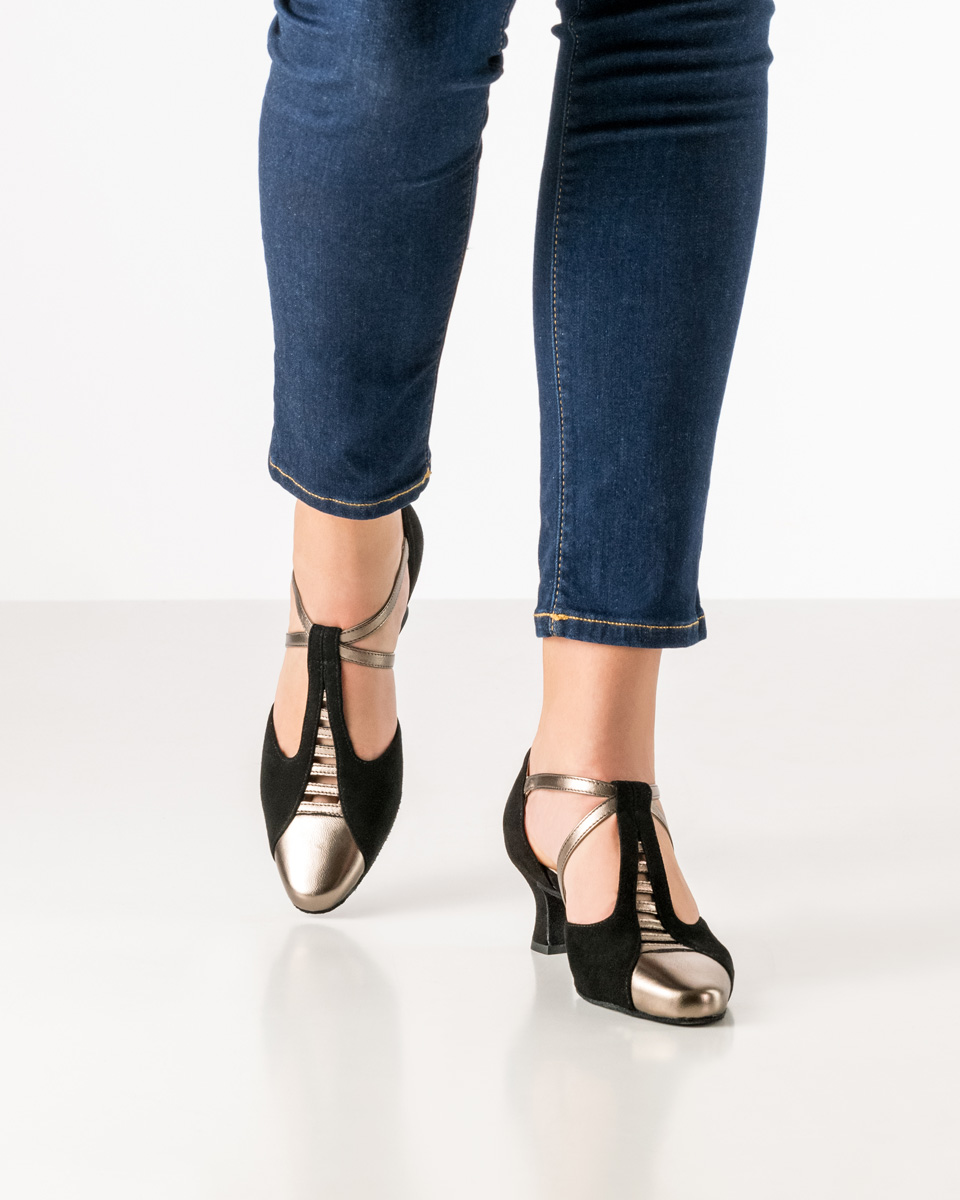 Pippa Women's dance shoe Pippa - Werner Kern in black Velvet Goat leather and antique Nappa leather, trendy and super comfortable with a timeless look, tapering T-strap and finely crafted straps for a stylish look