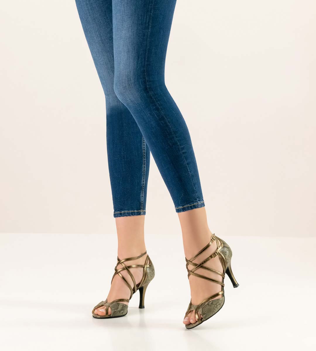 Penelope Nueva Epoca Tango Ladies Dance Shoe in Combination with Blue Jeans