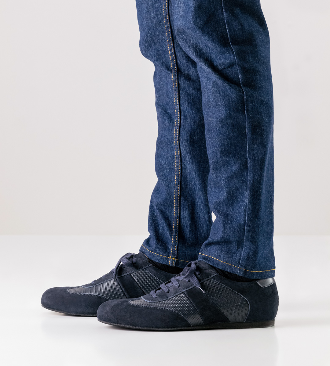 Werner Kern dance shoe sneakers for men in blue in combination with blue jeans