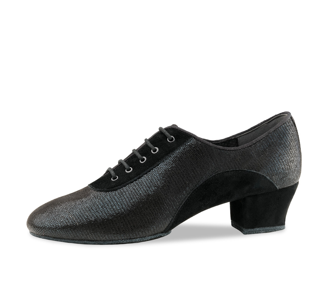 Brienne Super-flexible training sneaker with split sole in shiny black suede with 5-hole lacing by Anna Kern.