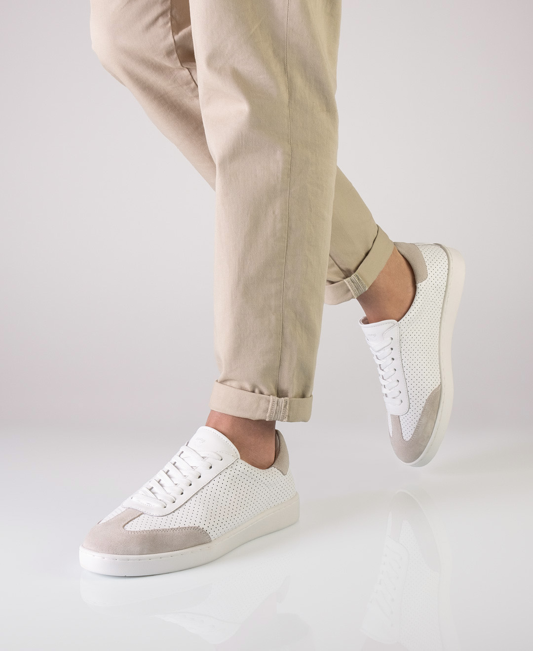 Sneaker 7420 Men's dance sneakers in white nappa leather with a white PU sole for perfect turning and gliding.