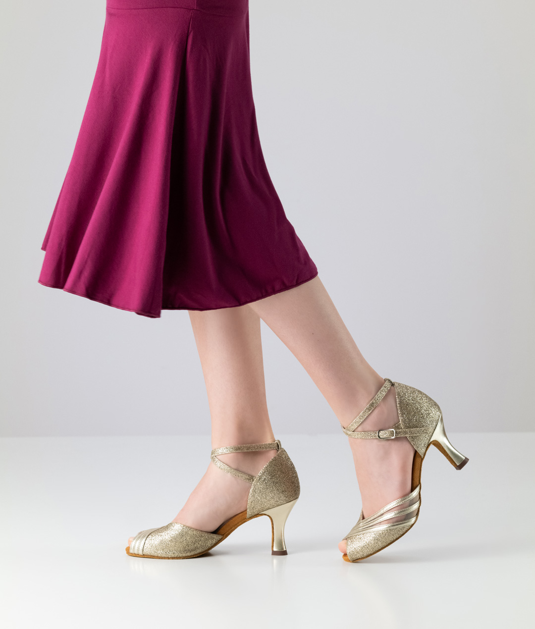 Charlize Golden dance shoe sandal by Anna Kern with a 6 cm heel in a beautiful asymmetric shape made of nappa leather and brocade.