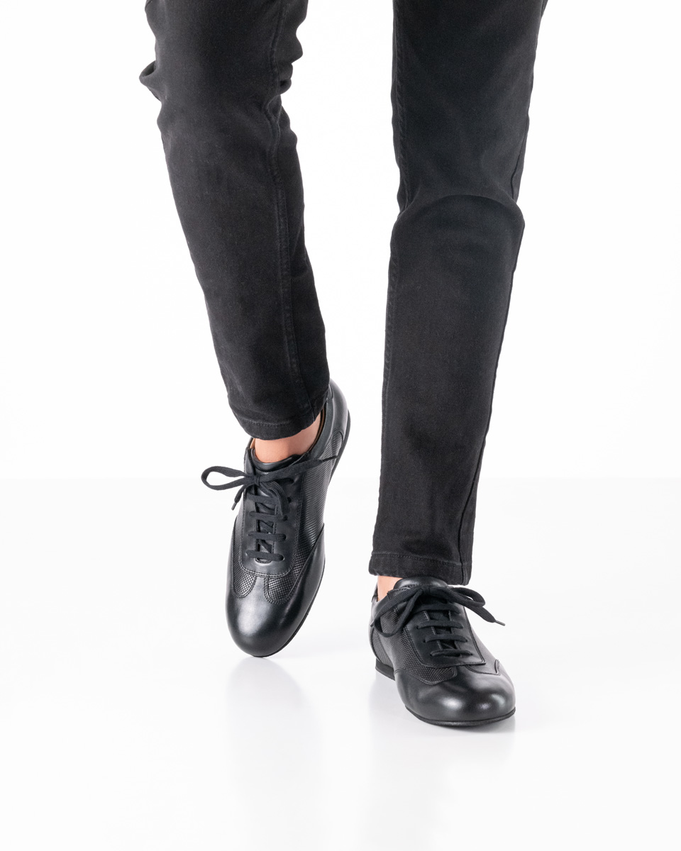 Werner Kern, stylish sneaker with hand-perforated Nappa leather, perfect fit to the foot, glove-soft calfskin lining, exceptional heel cushioning with micro heel, comfortable heel height of 1.5 cm