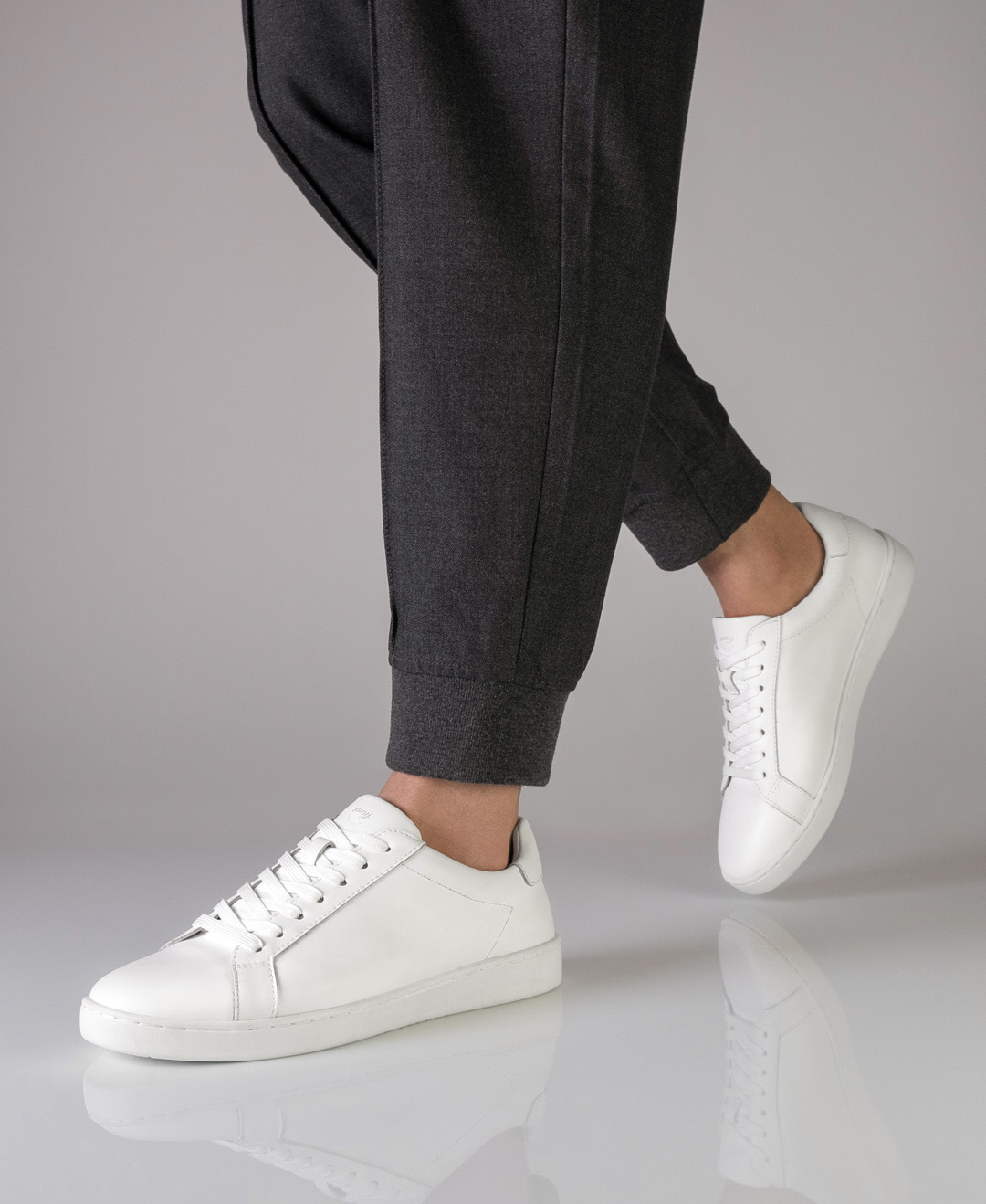 Sneaker 7425 Lightweight men's dance sneaker in white leather with removable insole from Suny.