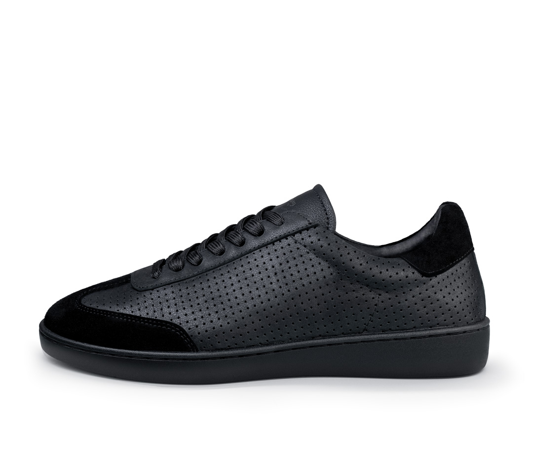Sneaker 7030 Women's dance sneaker 7010 in black leather from Suny by Anna Kern with a light PU sole for a perfect dance feeling.