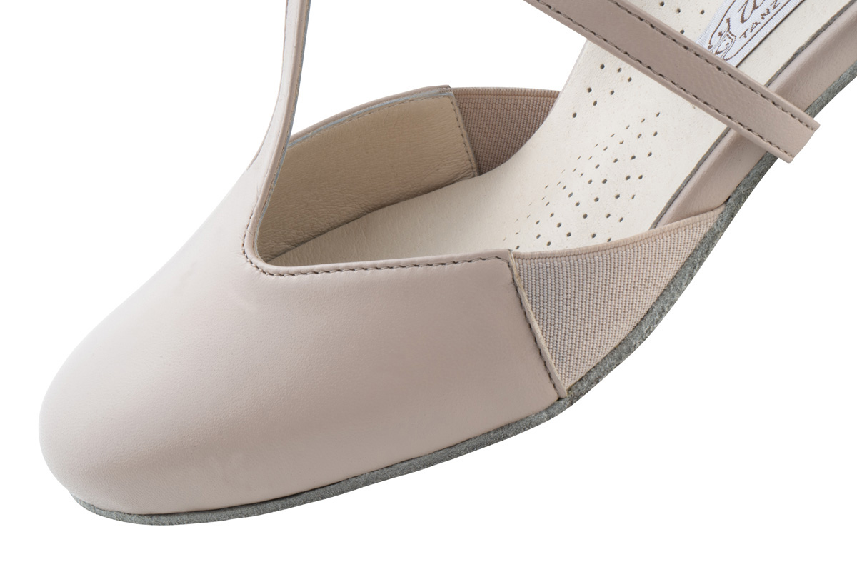 Detailed view of the front area of the Werner Kern ladies' dance shoe
