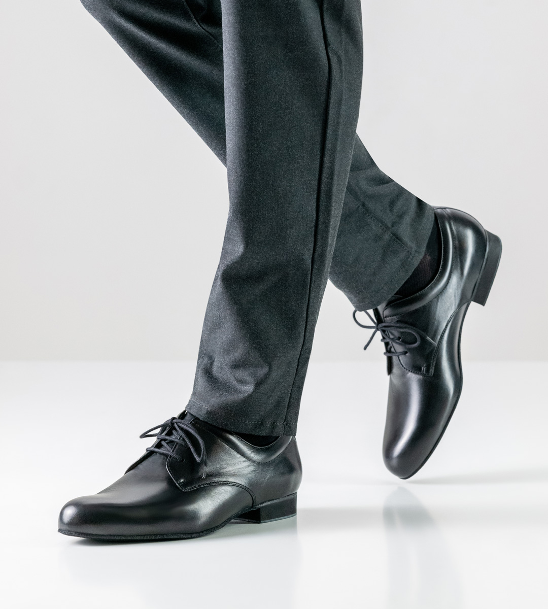 Men's dance shoe from Werner Kern with padding on the edge for standard dances