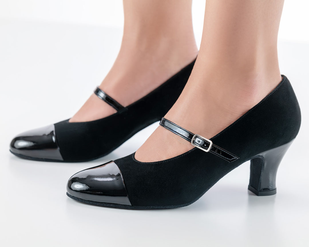 Gladys closed-toe dance shoes in black with patent leather details by Werner Kern
