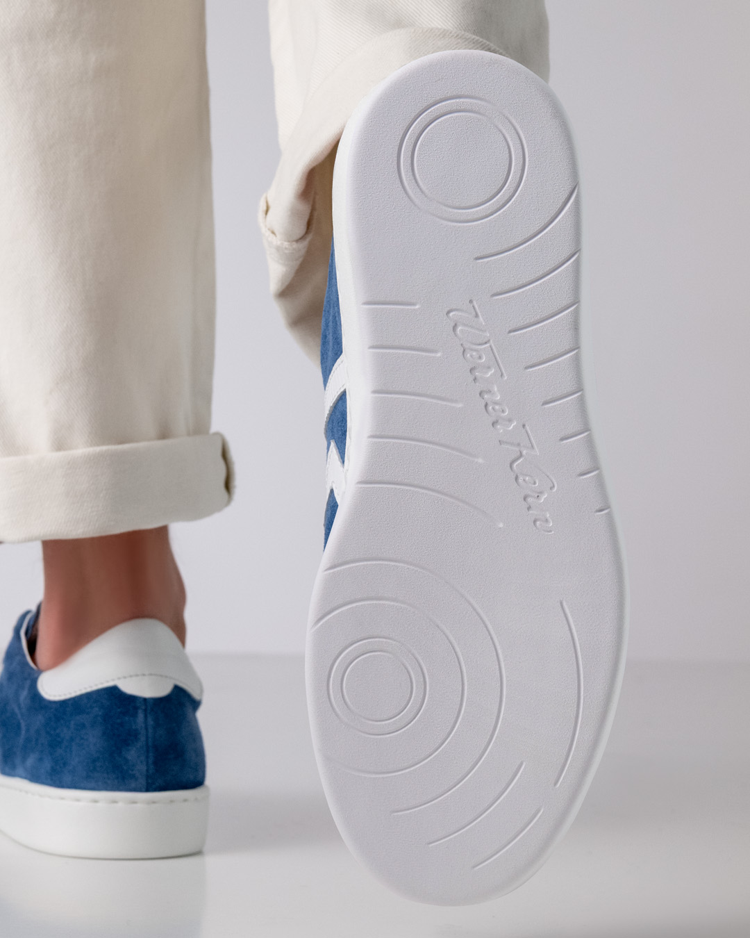 weiße Pu-Tanzsohle für drinnen und draußen von Werner Kern