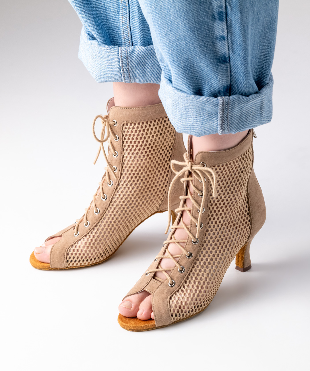 Close-up of Melisande, beige dance ankle boot in mesh look with 6 cm heel and zip by Anna Kern.