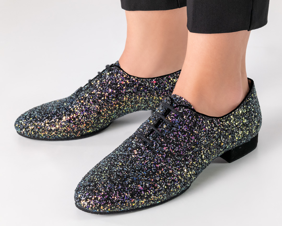 Close-up of Werner Kern training dance shoes made of glittering brocade and black flat 1.5 cm heel