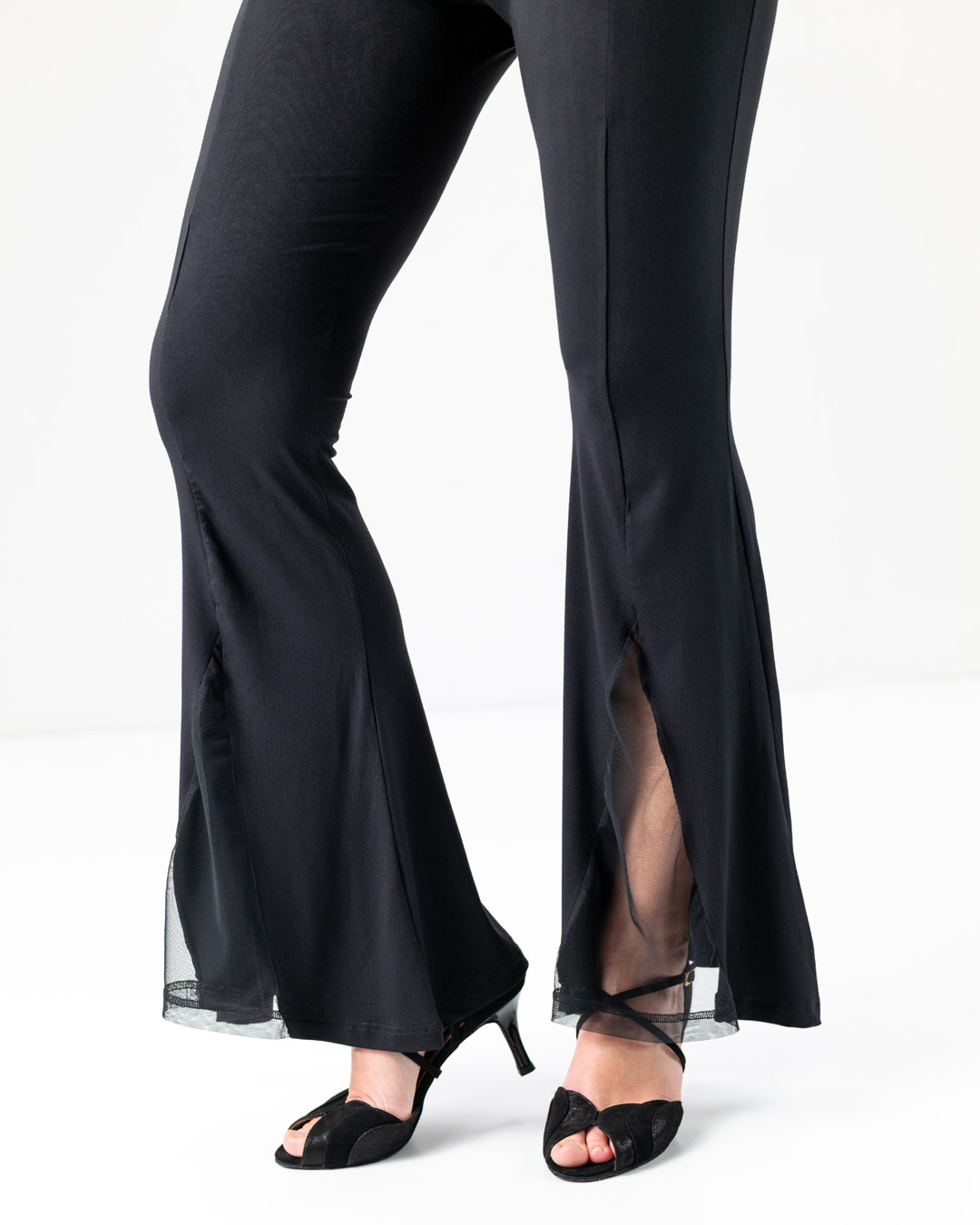 Detailed image of the leg opening of the Nisha dance trousers in black with flared legs and tulle inserts by Werner Kern