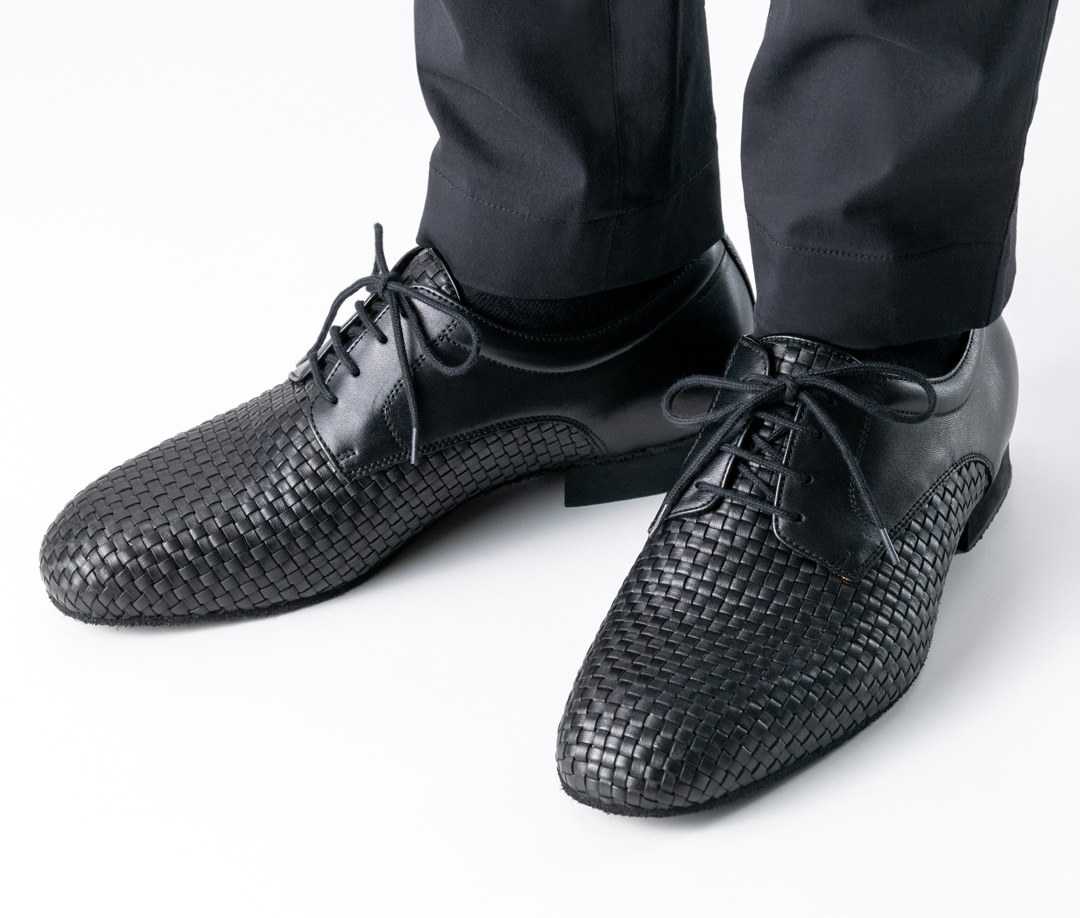 Woven leather processed into an elegant dance shoe by Werner Kern