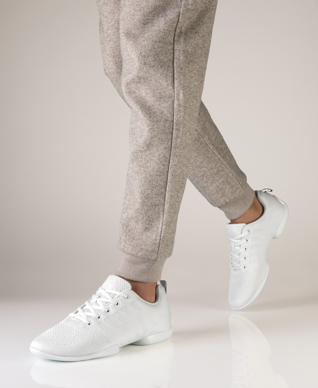 Sneaker 4060 White Suny dance sneaker 4060 with split sole.
