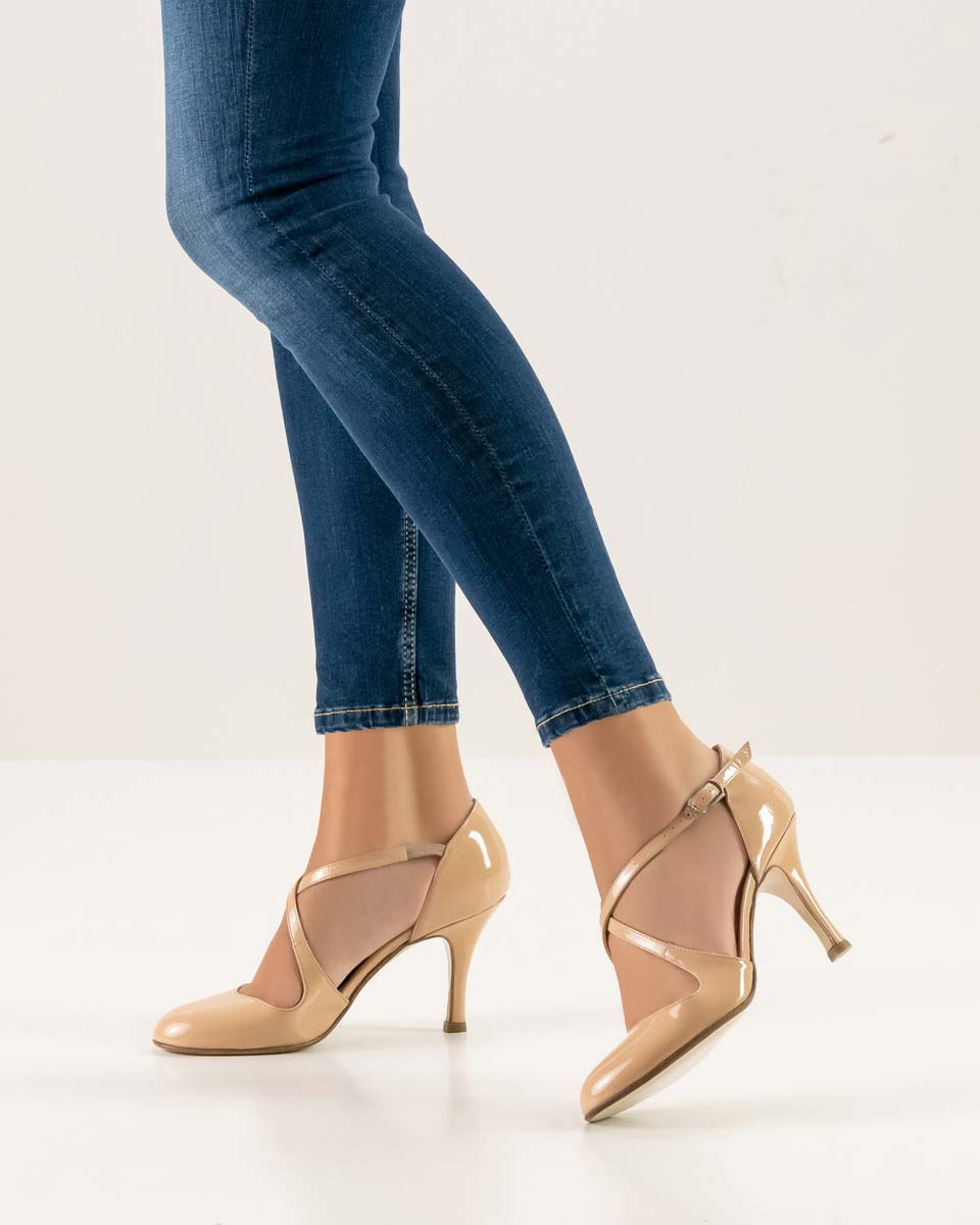 Aurora Blue jeans in combination with beige Nueva Epoca ladies' dance shoe