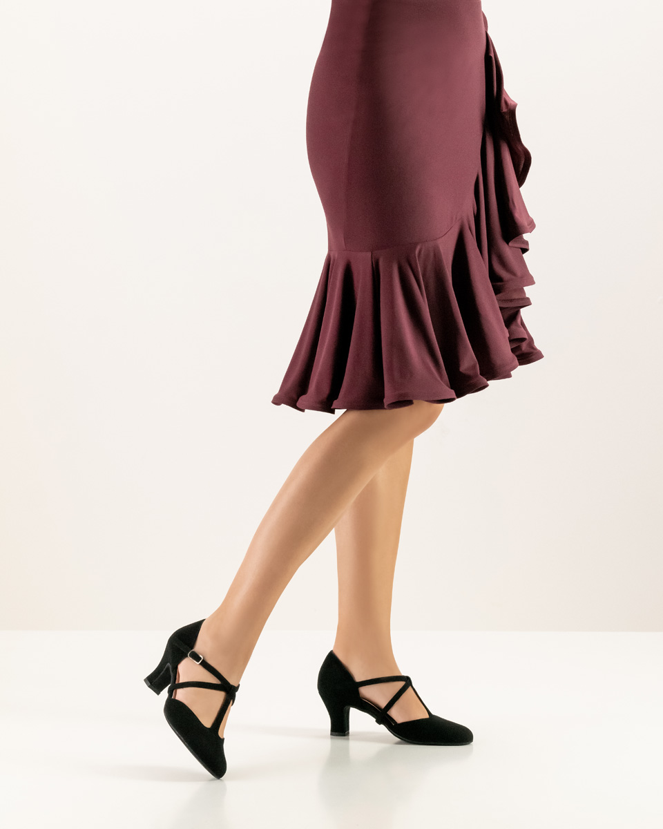 Werner Kern women's dance shoe with 6 cm heel height in combination with bordeaux-coloured dress