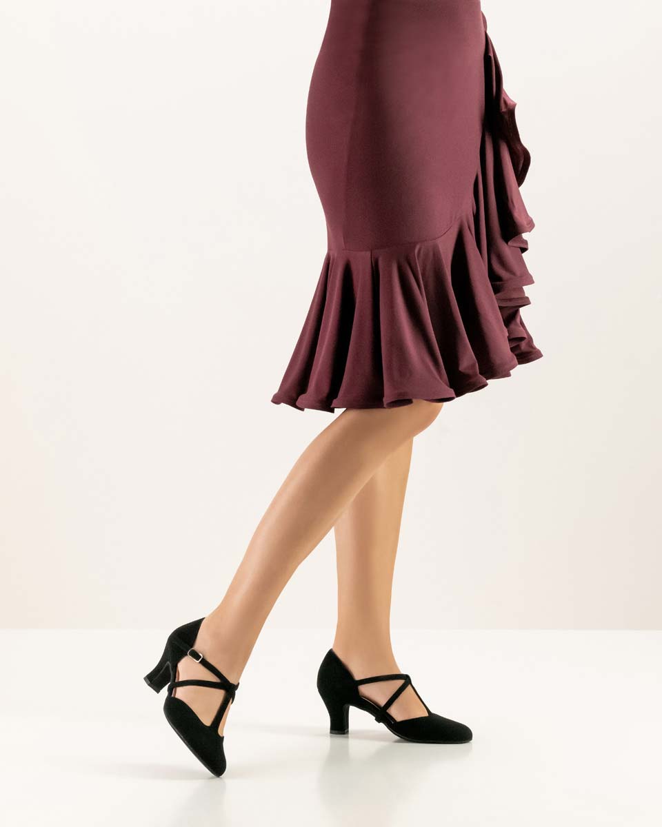 Merle Werner Kern women's dance shoe with 6 cm heel height in combination with bordeaux-coloured dress