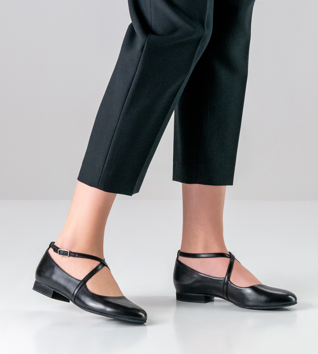 black trousers in combination with closed Werner Kern ladies dance shoe in black