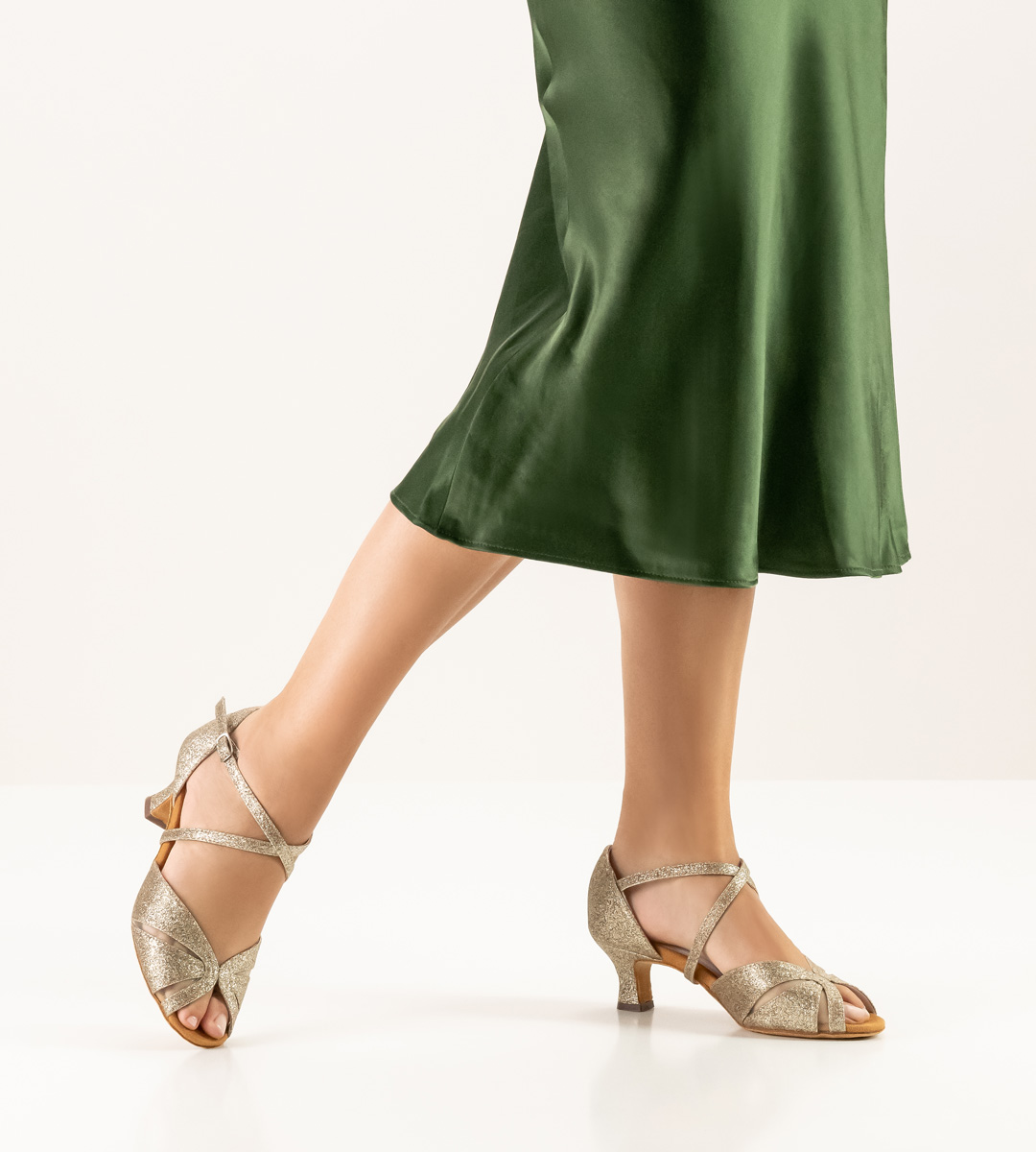 Green dress in combination with Anna Kern ladies' dance shoe in brocade