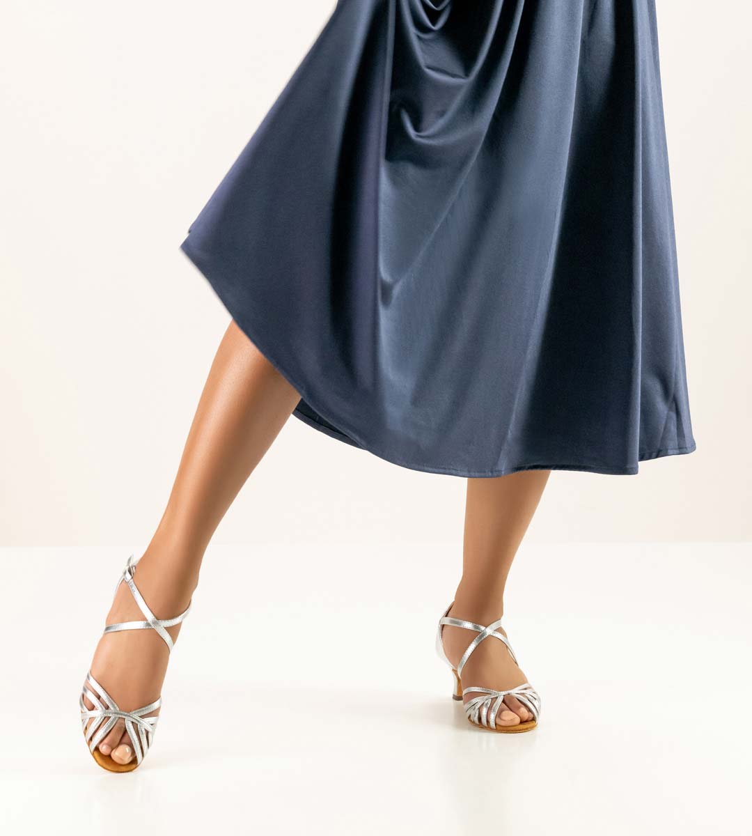908 silver coloured Anna Kern women's dance shoe in leather