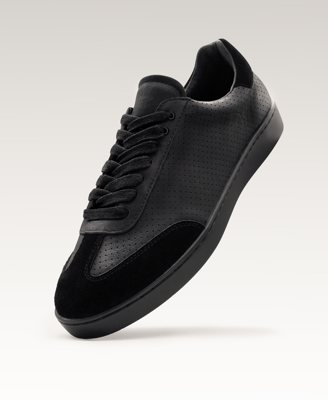 Women's sneaker 7030 with three pivot points for perfect spinning