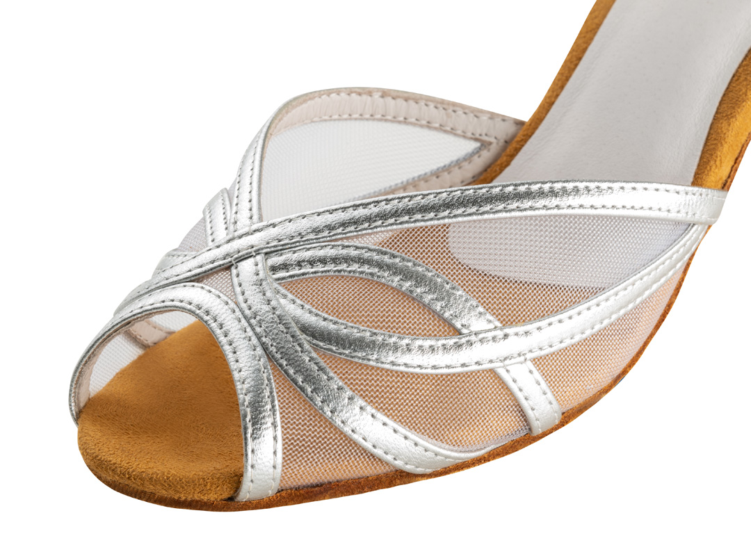 Detailed view of the silver Latin ladies' dance shoe by Anna Kern