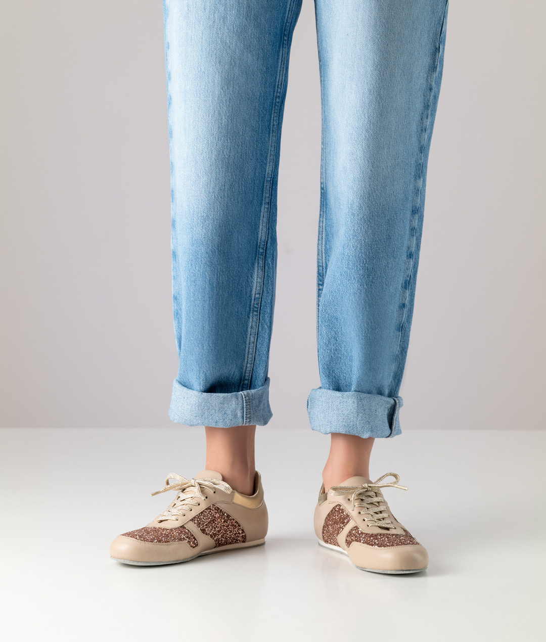 Dance shoe sneakers in beige nappa leather and rose gold brocade by Werner Kern for long nights of dancing.