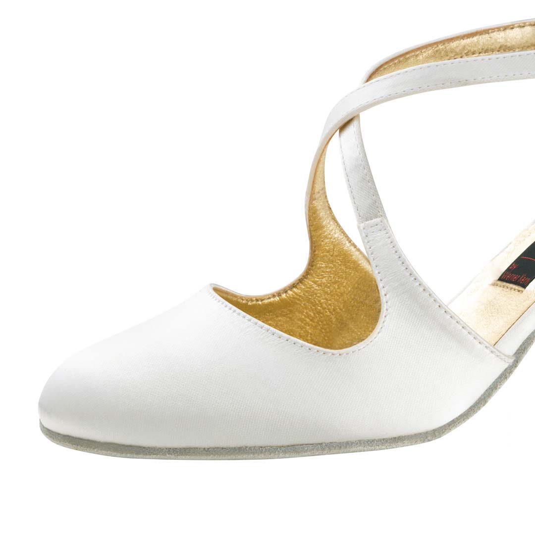 India Closed Detail from Nueva Epoca Bridal Shoe