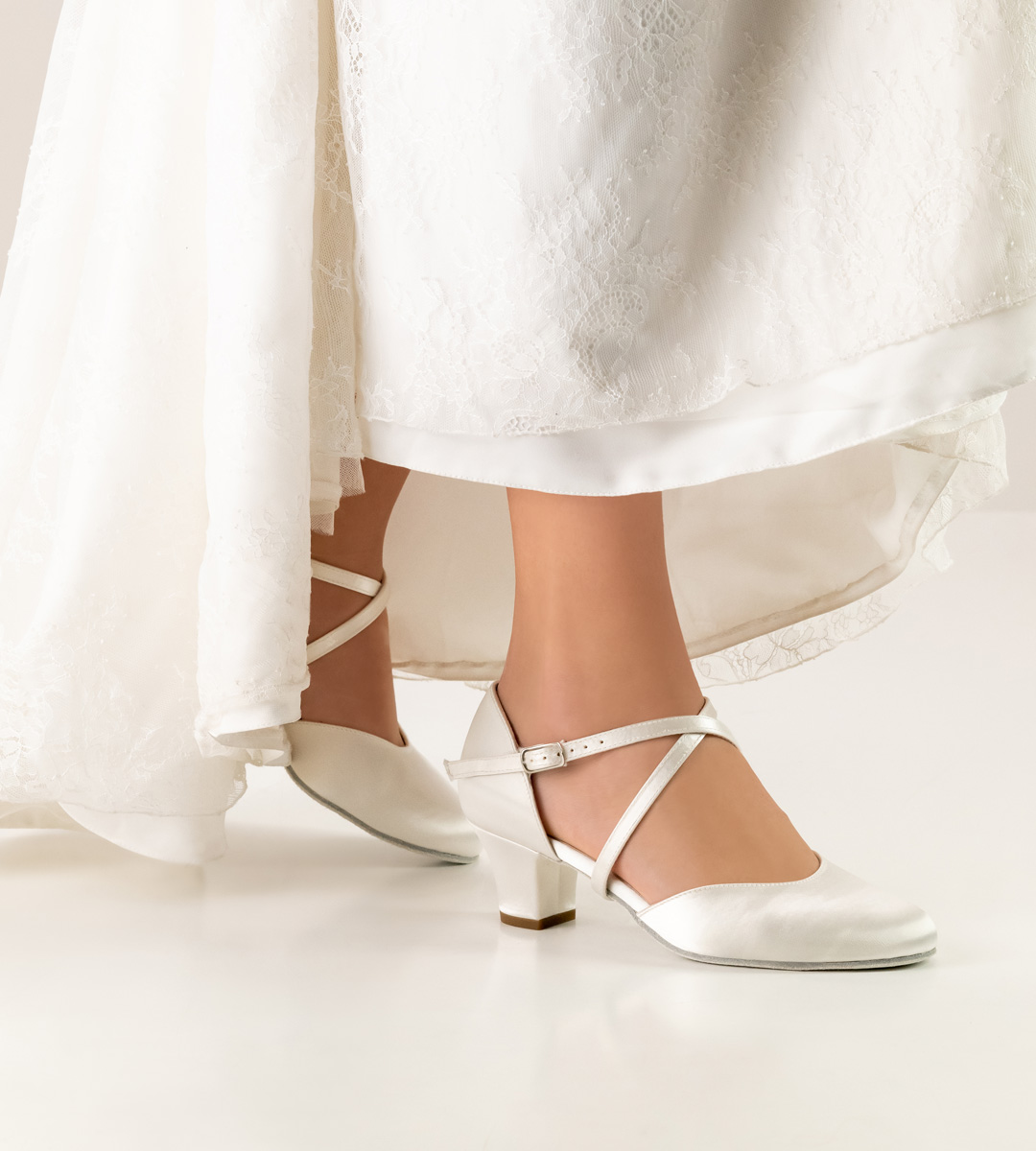 Werner Kern bridal shoe in satin in combination with white wedding dress