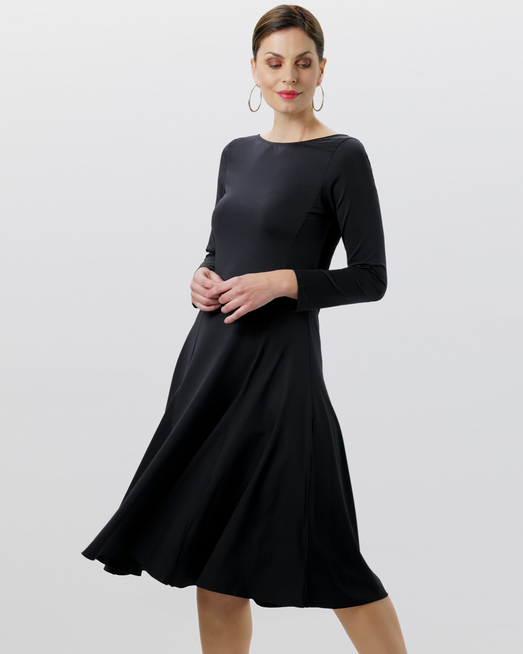 Dance dress Alya Classic black dance dress by Werner Kern with a wide, swinging skirt, long sleeves and a round back neckline.