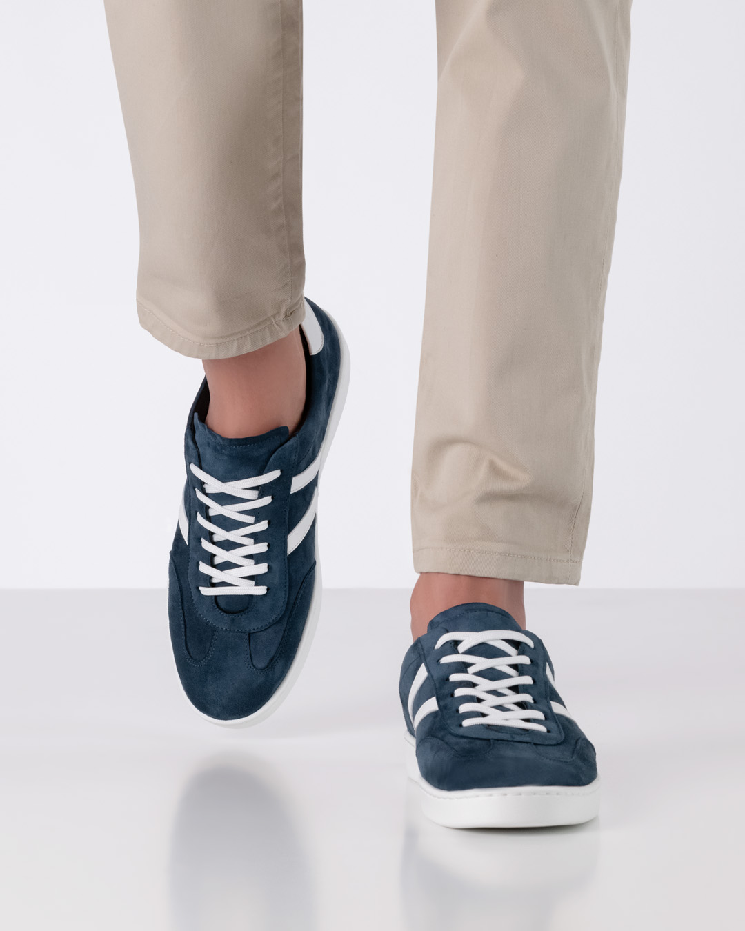 Leichter und wendiger Tanzsneaker von Werner Kern für Herren mit weißer Sohle