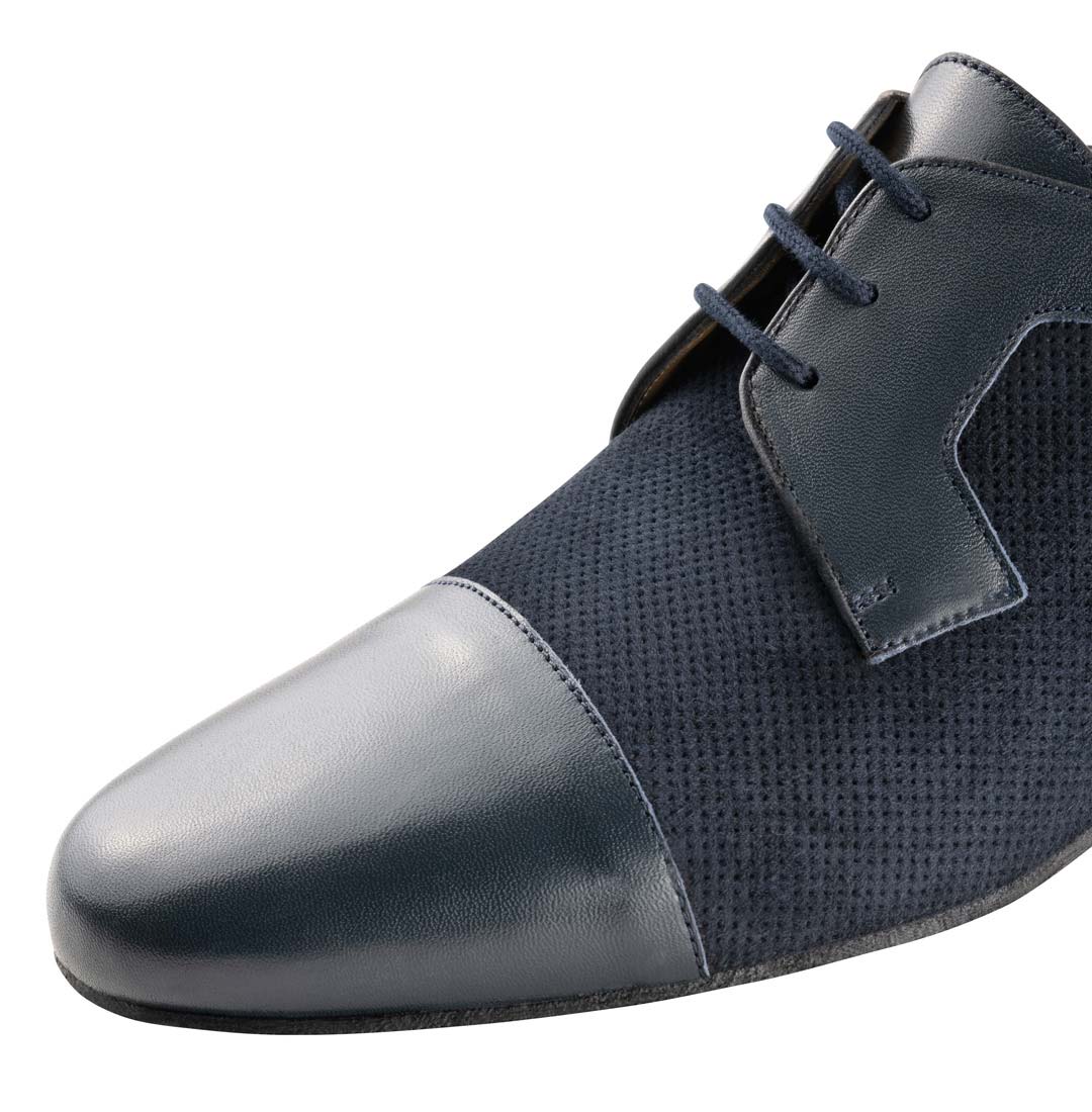 Treviso Detailed view of the 3x lacing of Werner Kern men's dance shoe