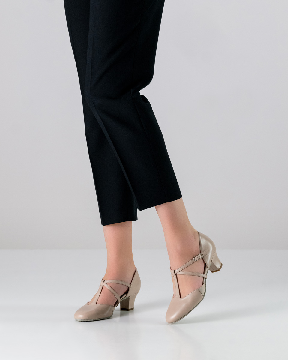 Werner Kern women's dance shoe in beige leather combined with black trousers