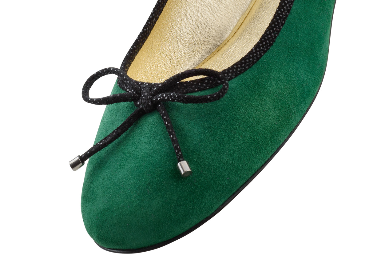 Green ballerina Juma made of very soft suede and a black bow