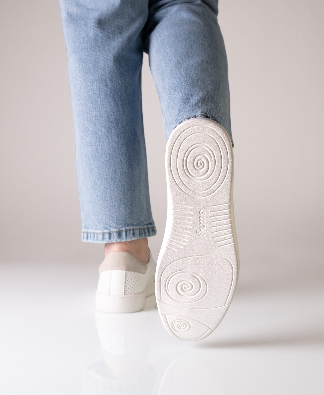 Super light dance sneaker for women