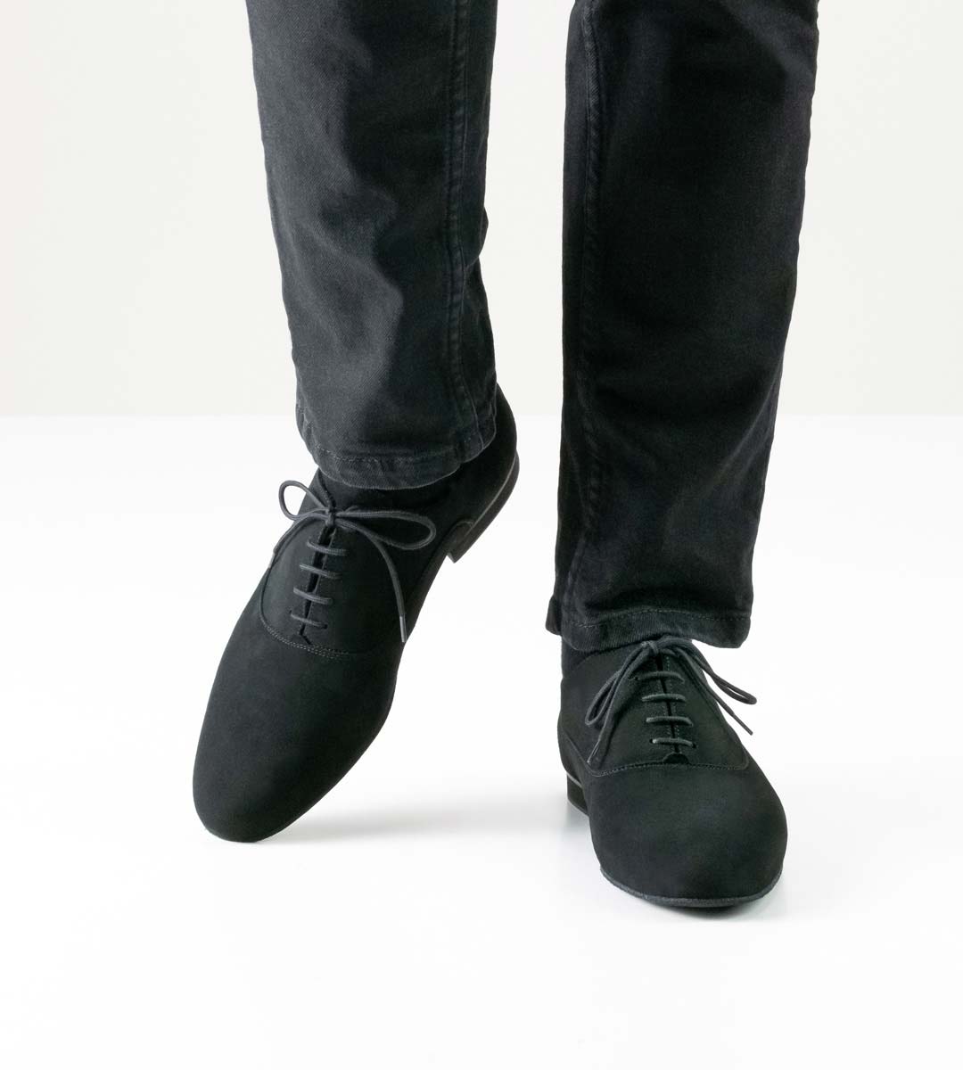 Ancona Men's dance shoe in velour with micro heel in combination with jeans in black
