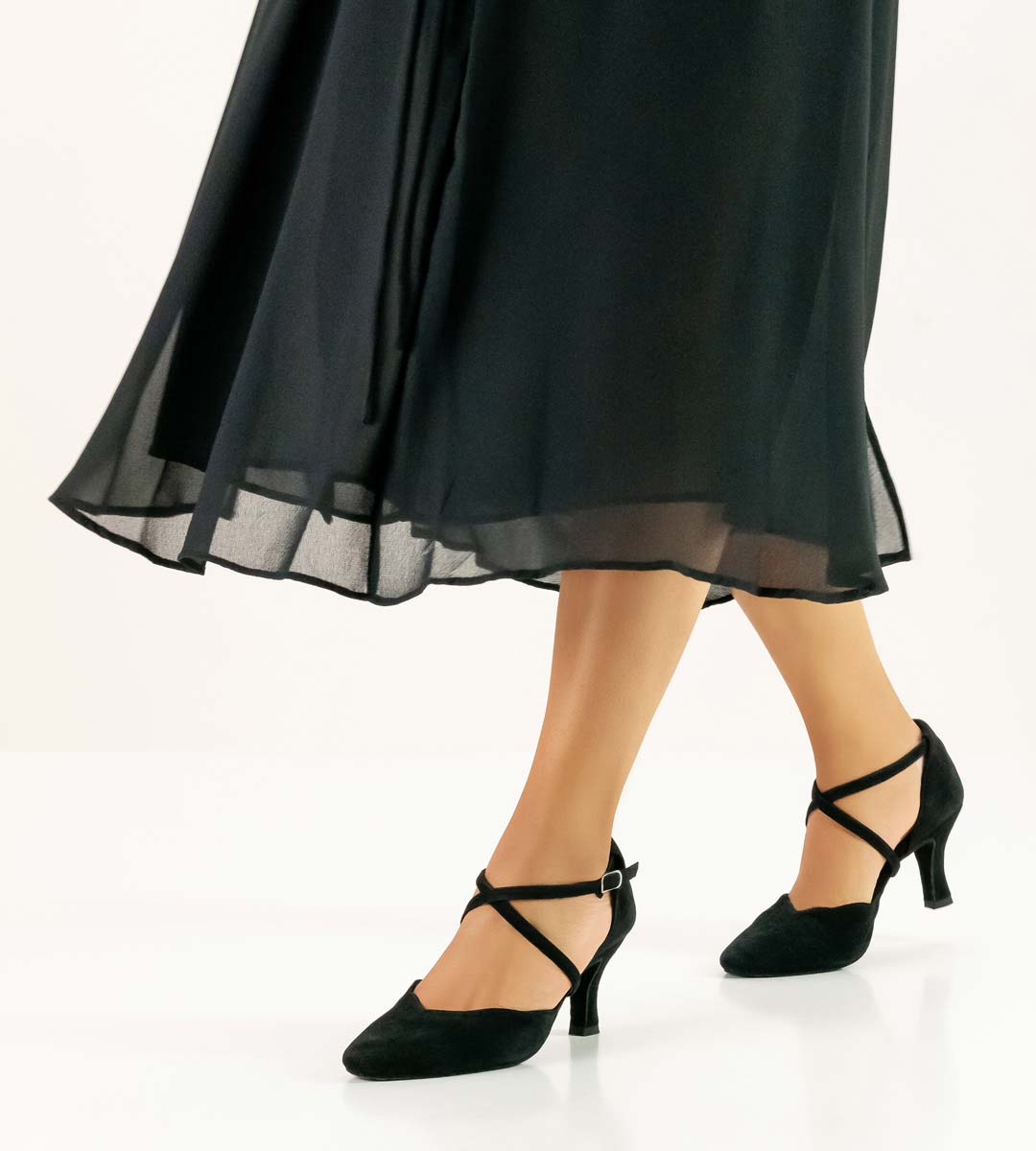 672 Anna Kern closed ladies' dance shoe in combination with black skirt