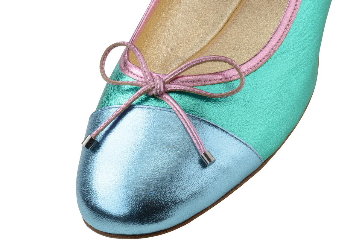 Ballerina Pina - Werner Kern Ballerinas Ballerina in pastel colours with pink bow.