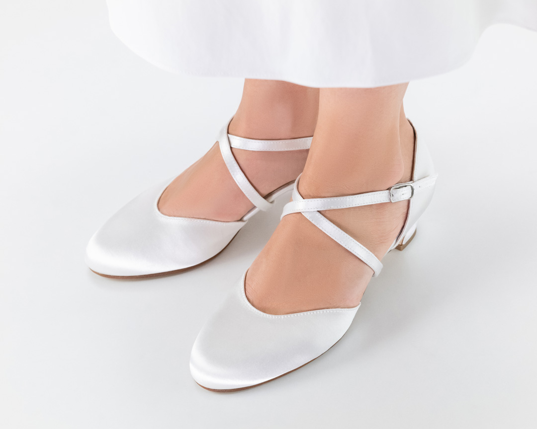 Felice Detailed view of Werner Kern bridal shoe with leather sole