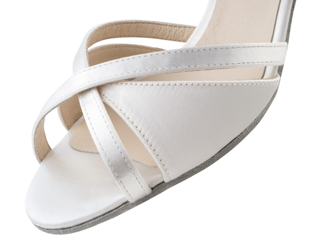 Detailed view of the front area of the Werner Kern bridal shoe