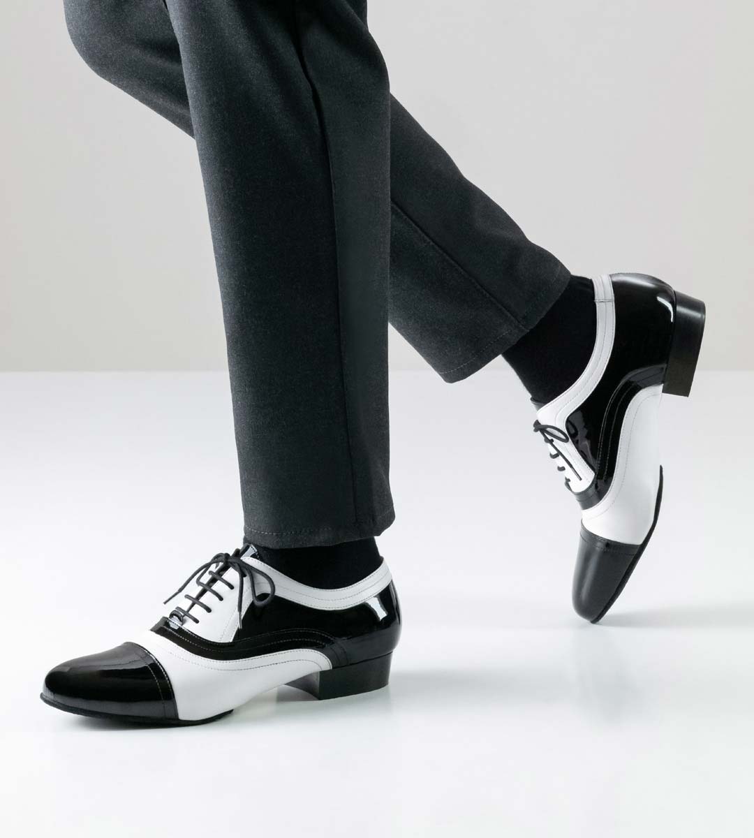 Men's dance shoe by Nueva Epoca in leather and patent with split sole