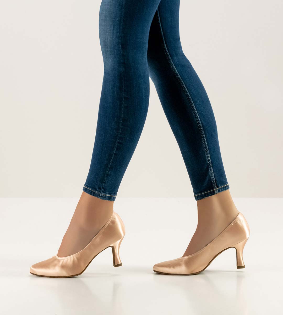 Laura Standard ladies dance shoe in satin flesh with elasticated strap