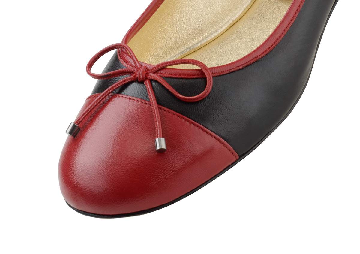 Ballerina Ada - Werner Kern Ballerinas Black and red ballerina from Werner Kern with red bow