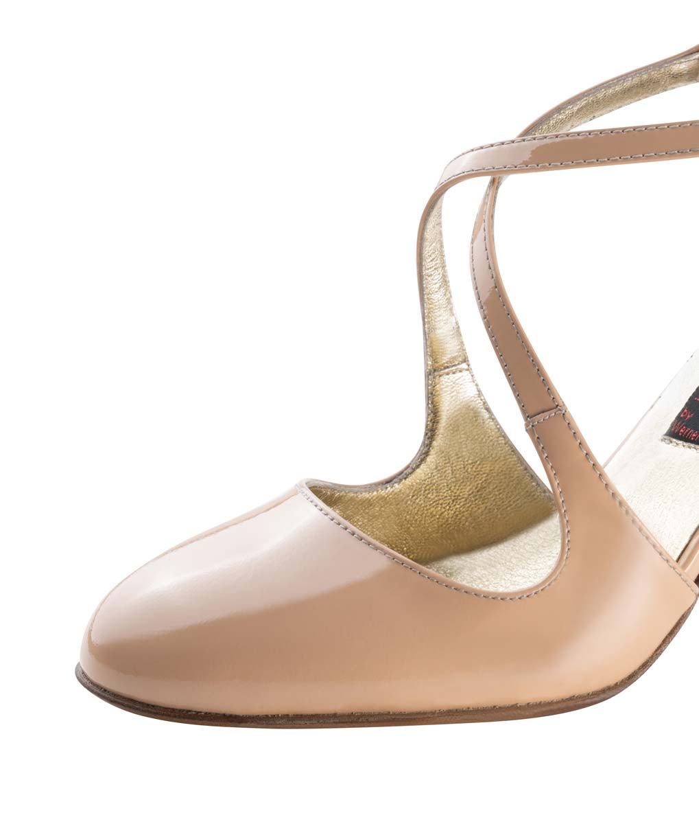 Aurora Detailed view of the Nueva Epoca women's dance shoe in patent