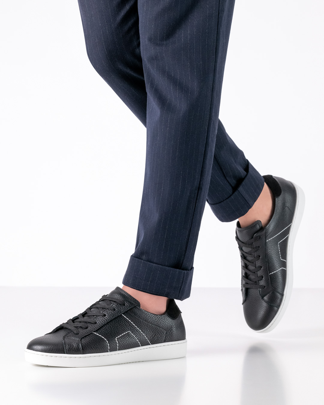 Roma- der perfekte schwarze Herrentanzsneaker aus genarbtem Nappaleder und leichter, biegsamer Sohle aus PU-Material