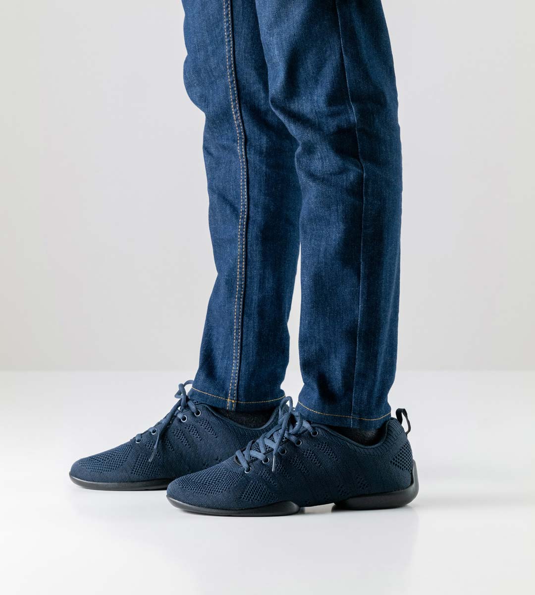 4030 Blue men's dance sneaker in combination with blue jeans
