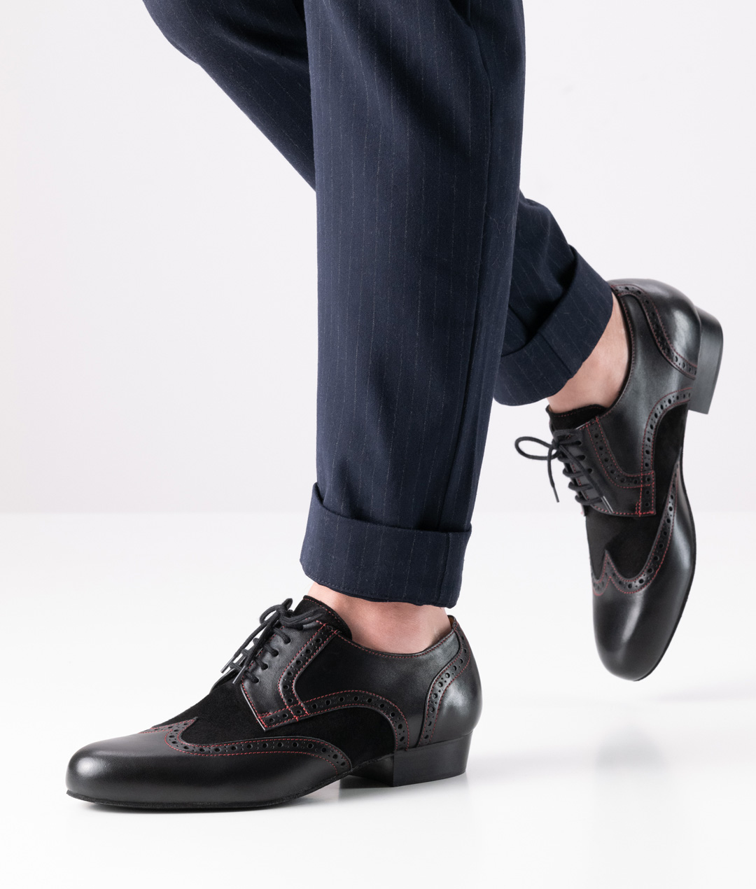 Trapani Elegant men's dance shoe Trapani in elegant red and black leather with a small heel and contrasting stitching.