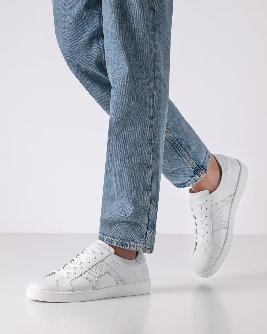 Weiße Herrentanzsneaker aus Nappaleder und ultraleichter Tanzledersohle von Werner Kern